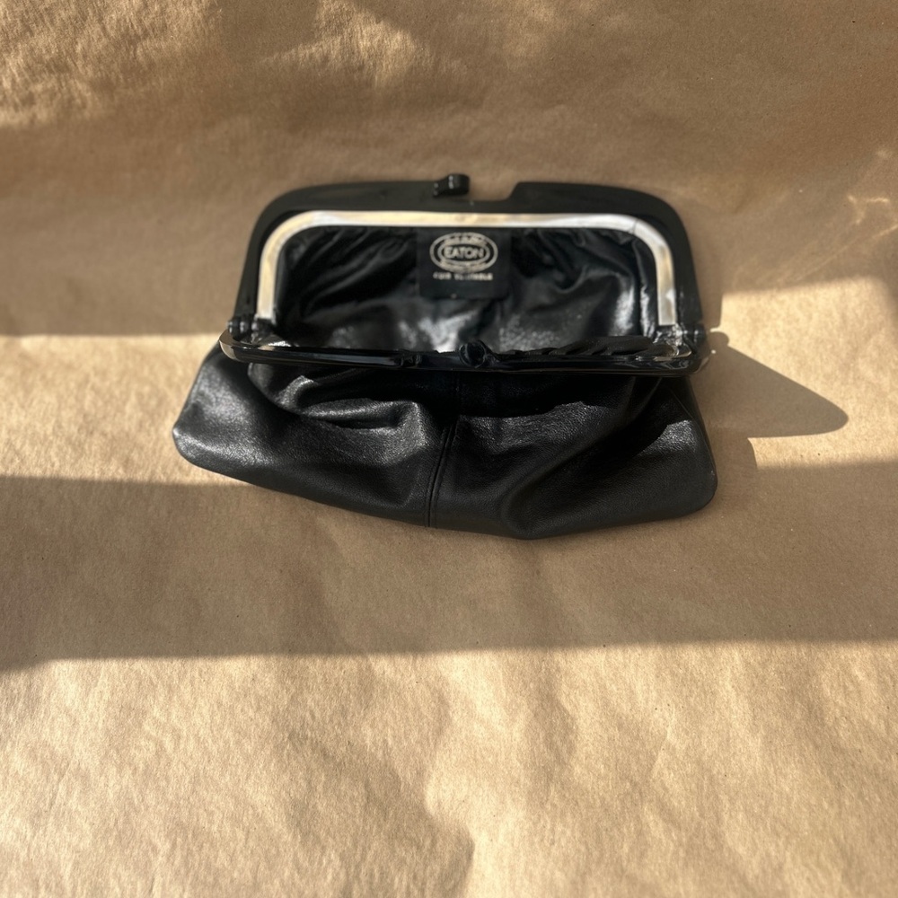 Eatons 1960’s Black Leather with Bakelite Kisslock Vintage Clutch Handbag - Picture 3 of 4